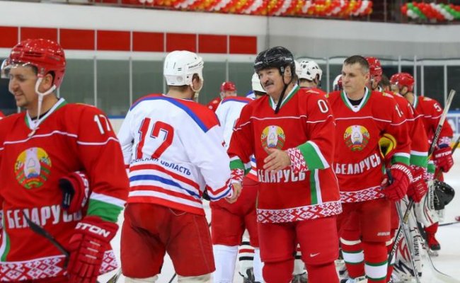 Команда Лукашенко сыграет со швейцарскими ветеранами хоккея