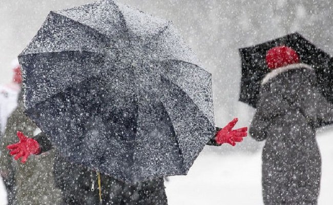 В Москве сильнейший снегопад - есть погибший и пострадавшие