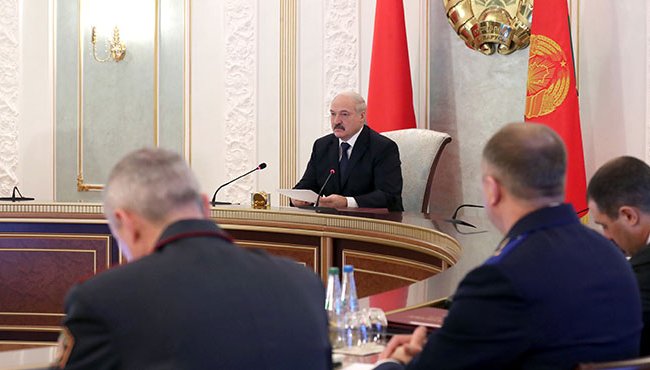 Лукашенко призвал правительство экономить на финансировании Вооруженных сил
