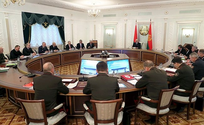 Лукашенко: У России нет серьёзного понимания о важности укрепления вооруженных сил Беларуси