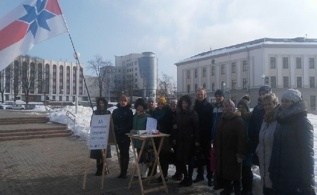 В Минске представители БХД вновь устроили пикет в поддержку реформы судебной системы
