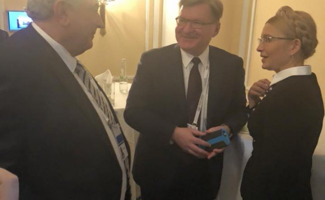 Тимошенко поймали в кулуарах Мюнхена вместе с российским послом