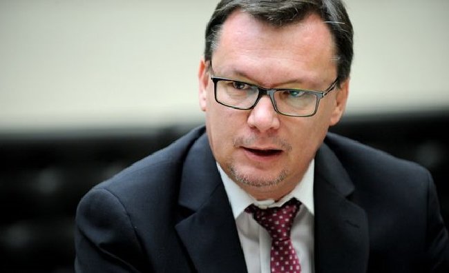 Бывшего министра обороны Австрии подозревают в коррупции