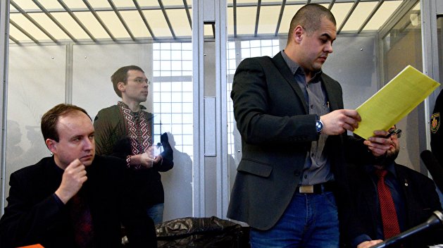 На суде над оппозиционным журналистом сторонники Порошенко угрожали расправой подсудимому