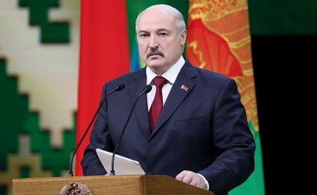 Лукашенко: В течение года зарплата должна превысить 1000 рублей