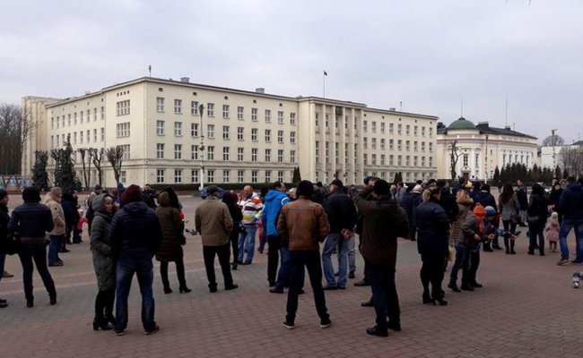 В Бресте собирают подписи за проведение митинга против строительства аккумуляторного завода
