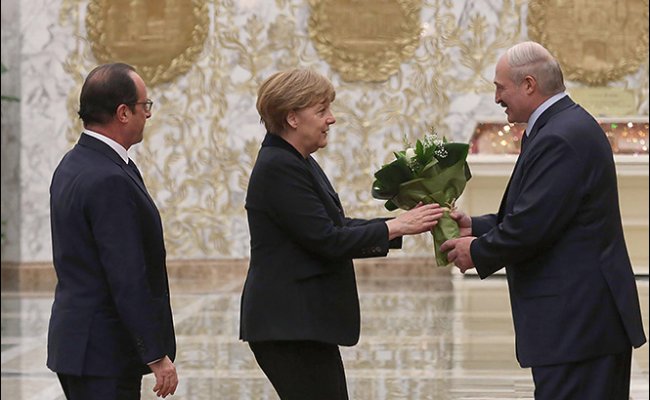 Лукашенко поздравил Меркель с переизбранием на пост канцлера Германии
