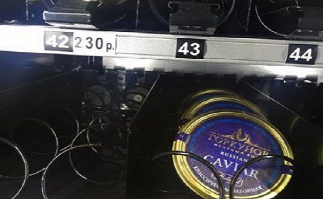 В Минском аэропорту начали продавать черную икру в автоматах