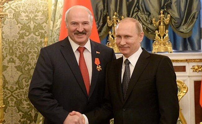 Лукашенко лично поздравил Путина с убедительной победой на выборах