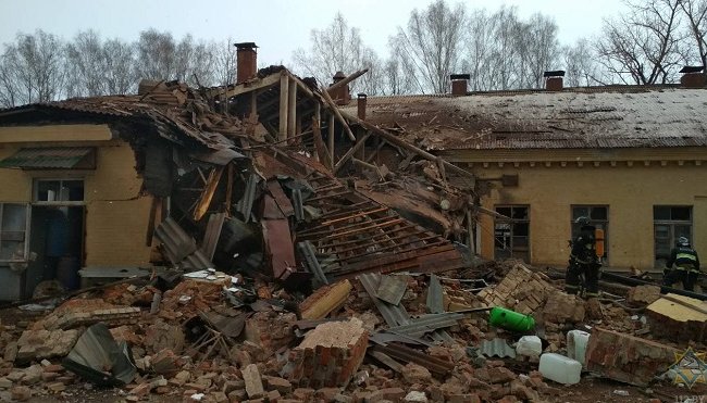 Под Минском взорвалось здание бывшей воинской части
