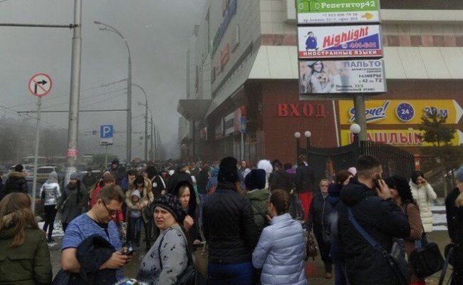 В российском ТЦ вспыхнул пожар, 48 погибших