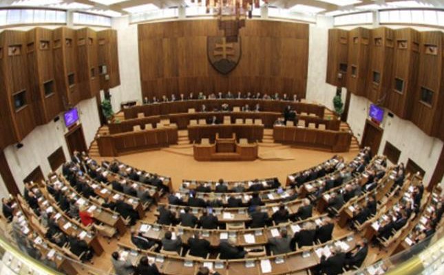 В Словакии парламент утвердил новое правительство