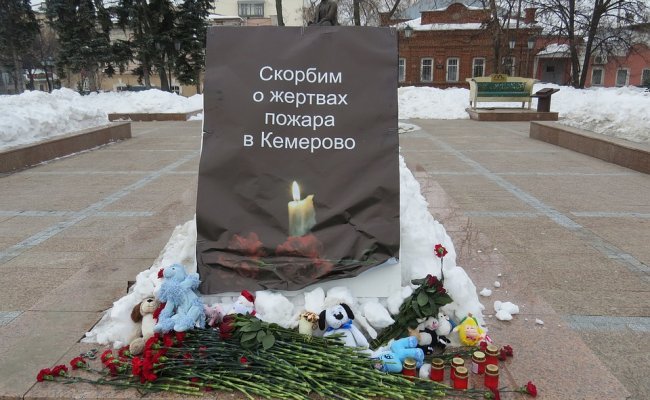 Беларусь в знак солидарности с Россией  приспускает государственные флаги