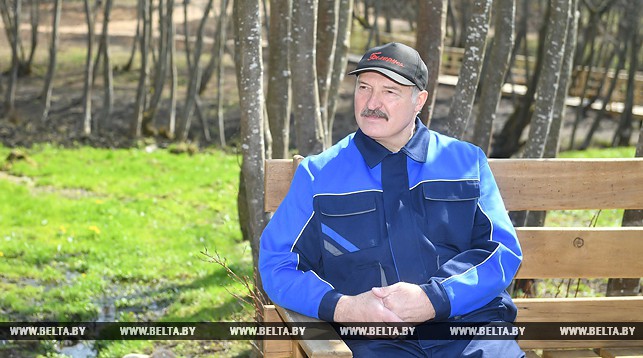 Лукашенко: Белорусов нужно приучать к нормальным винам