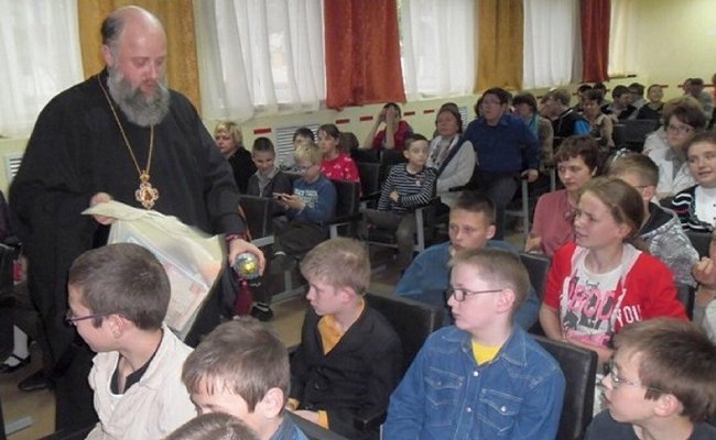 На Брестчине проходят благотворительные Пасхальные встречи с руководством епархии