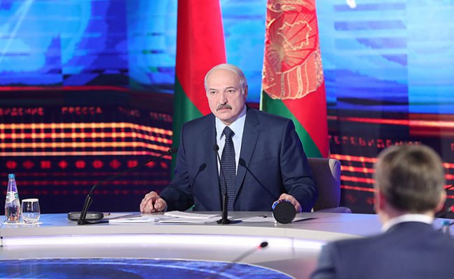 Лукашенко: Я лично очень болезненно воспринимаю, когда в армии гибнут люди
