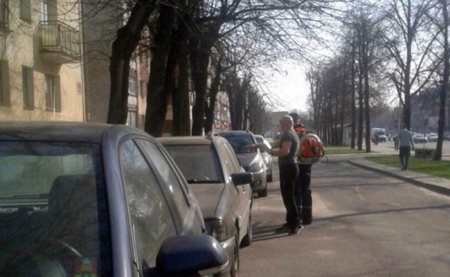 Брестчане жалуются на новые методы уборки тротуаров