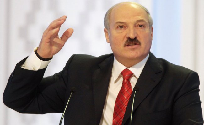 Лукашенко: Нам не до референдума