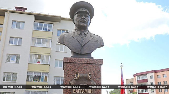 В Городке открыли памятник маршалу Баграмяну