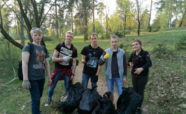 Активисты «Молодежи БНФ» провели уборку на «борисовских Куропатах»