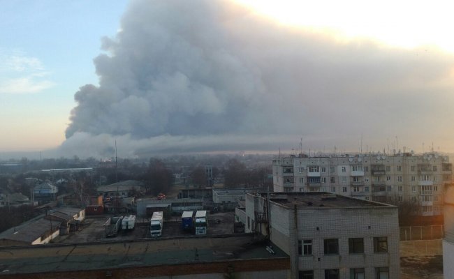 В Харьковской области  возле военного арсенала произошел пожар