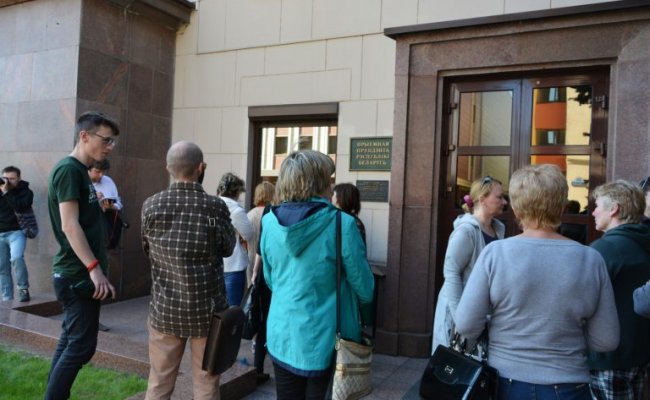 Администрацию президента пикетировали матери осужденных наркоманов