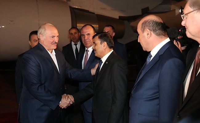Лукашенко прилетел с визитом в Таджикистан