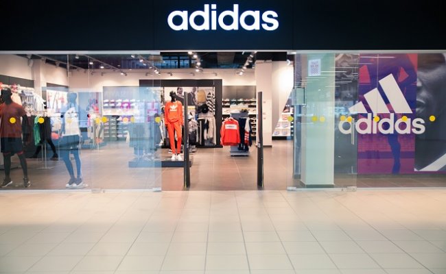 В Минске магазин Adidas отказался принять на работу белорусскоязычного парня