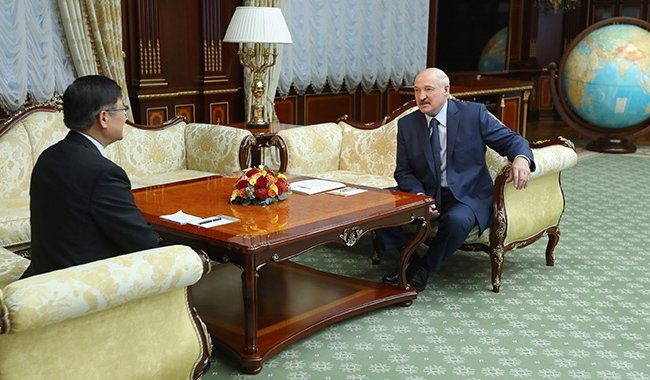 Лукашенко обсудил с послом Китая развитие двусторонних отношений