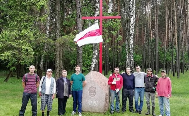 Активисты БХД провели уборку урочища в Куропатах