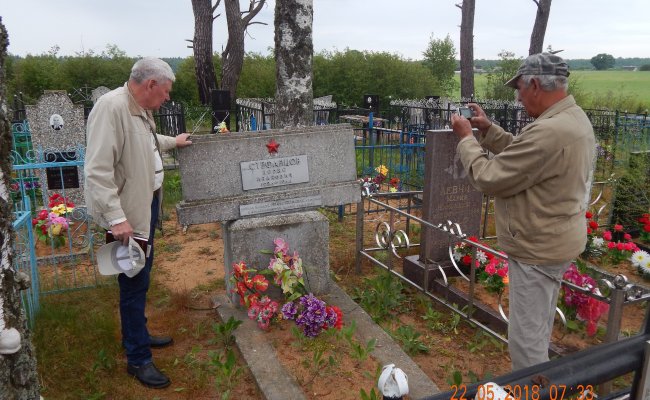 Коммунисты проинспектировали воинские захоронения времен ВОВ в Минской области