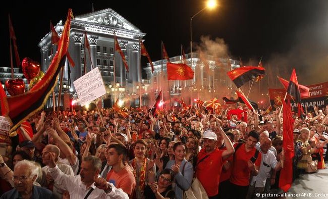 В Македонии прошел многотысячный протест против переименования страны