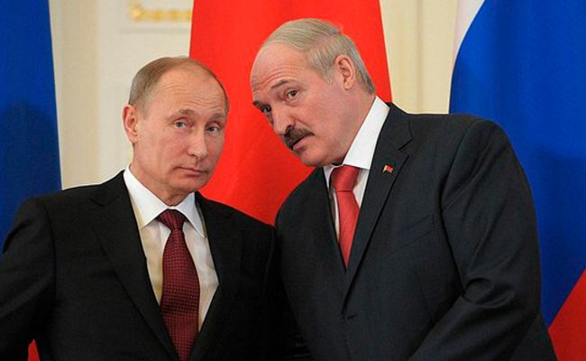 Лукашенко направил Путину поздравления по случаю Дня России