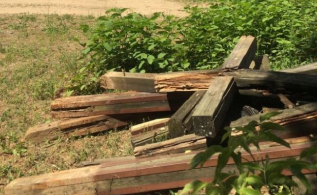 Неизвестные снесли установленные со стороны Куропатского леса кресты