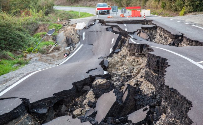 На Японию обрушилось мощное землетрясение, есть погибшие