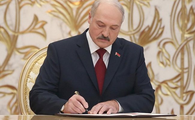 Президент освободил от должностей зампредседателя КГБ и начальника управления по Витебской области