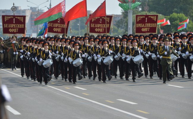 «Во славу Родины» обосновала важность проведения военных парадов в Беларуси