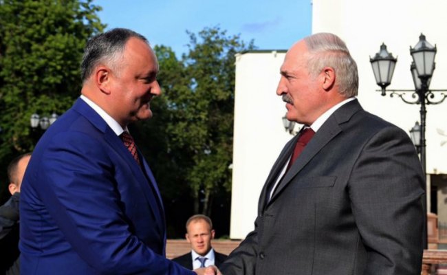 Додон поздравил Лукашенко с Днем независимости и пригласил снова в Молдавию