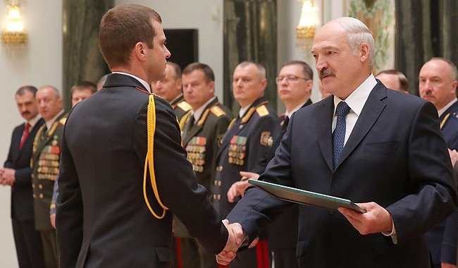Президент: Несмотря на разрастающуюся военную агрессию в мире, Беларусь продолжает проводить миролюбивую политику