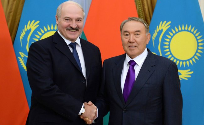 Лукашенко поздравил Назарбаева с Днем рождения, подчеркнув его вклад в укрепление двусторонних отношений