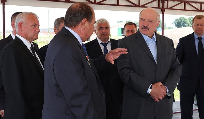 Лукашенко призвал руководство Белыничского района заняться краем и не рассчитывать на бешеные вливания