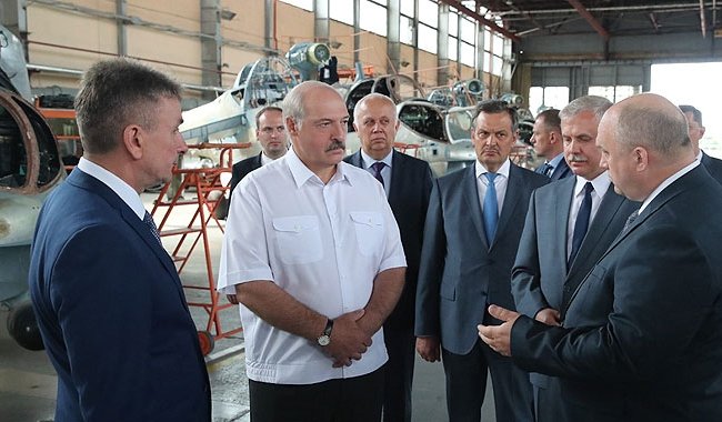 Лукашенко призвал чиновников к созданию новых рабочих мест в Болбасово