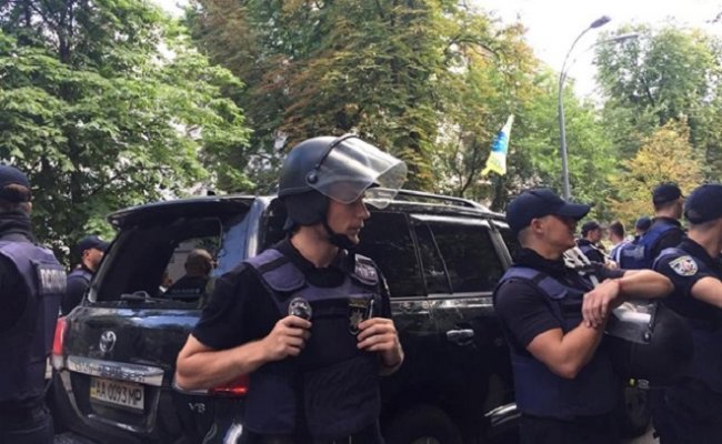 На Украине автомобиль с депутатом Рады сбил митингующих