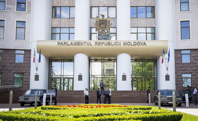 Парламент Молдовы запретил ретрансляцию российских каналов