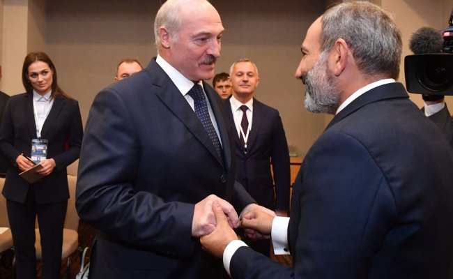 Лукашенко и Пашинян обговорили ситуацию вокруг обвинения генсека ОДКБ в госперевороте