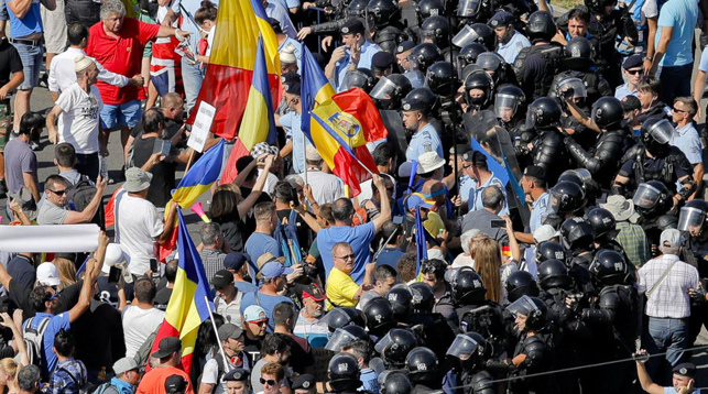 В Румынии во время акций протеста пострадали около 440 человек