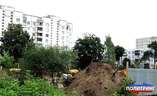 Жители Барановичей убедили власти не строить автостоянку