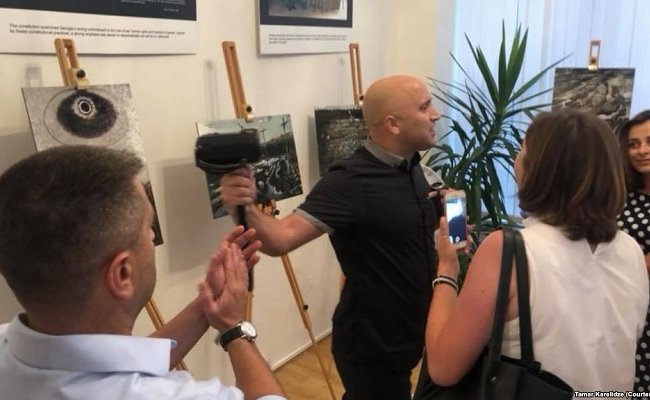 В Лондоне задержали независимого журналиста, протестовавшего против грузинской пропаганды