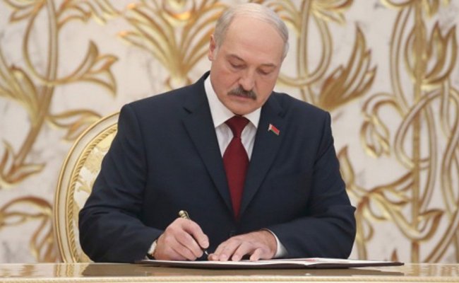 Лукашенко подписал указы об увольнениях и выговорах после инспекции Оршанского района