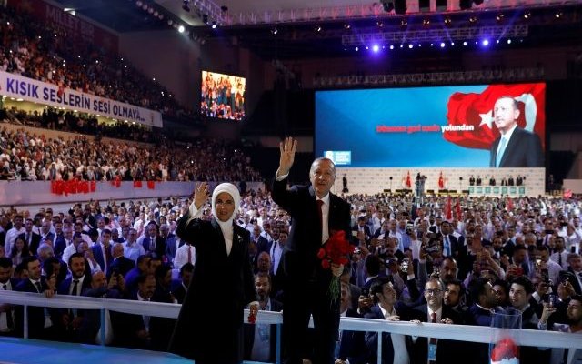 Эрдоган снова переизбран лидером правящей партии Турции